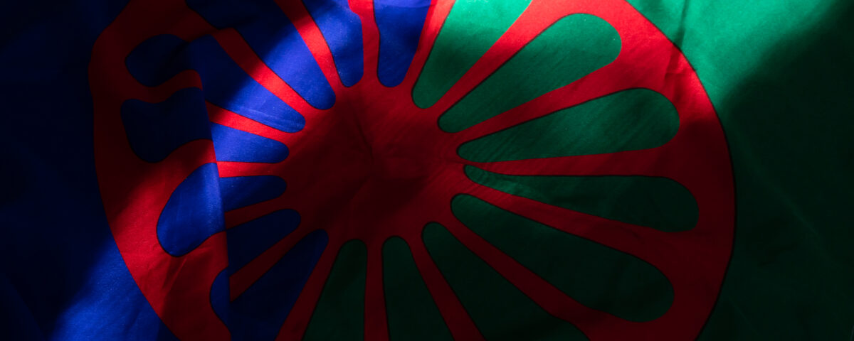 Roma-Flagge (c) Marina-Hoppmann. Wiedergabe mit freundlicher Genehmigung von Amaro Foro e.V.